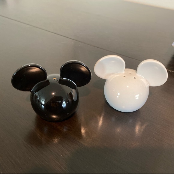 Disney Mickey Head Salt and Pepper shaker set - Picture 2 of 4